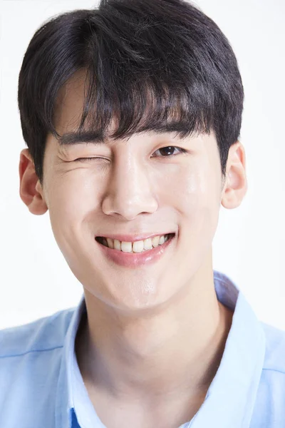 Coreano Ásia Jovem Homem Piscando Sorrindo — Fotografia de Stock