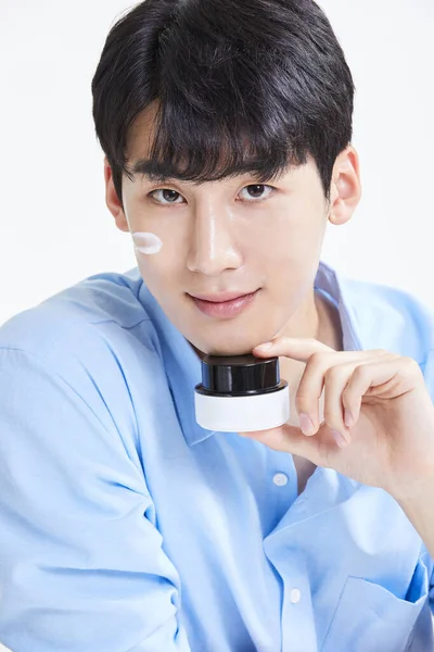 Coreano Asiático Joven Hombre Con Skincare Producto —  Fotos de Stock