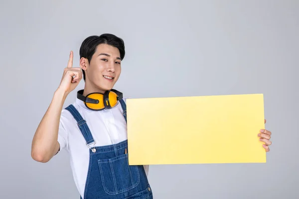 Millennials Gen Koreaanse Aziatische Jonge Man Timmerman Met Een Frame — Stockfoto