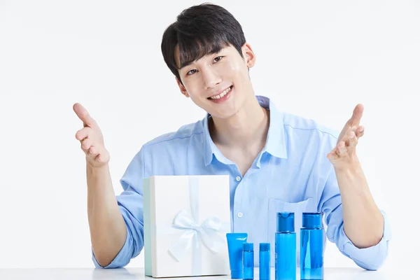 Coreano Asiático Joven Hombre Con Regalo Caja — Foto de Stock