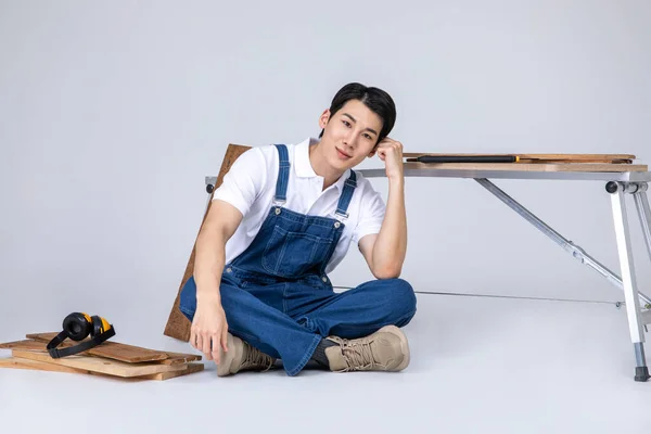 Millennials Gen Coreano Asiatico Giovane Falegname Seduta — Foto Stock