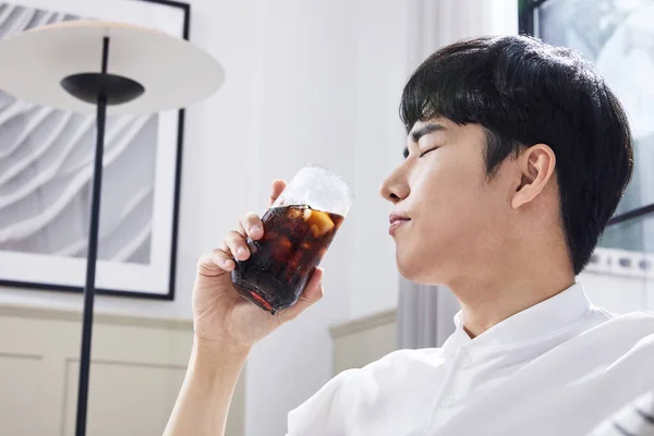 Summer Lifestyle Korean Asian Young Man Drinking Ice Coffee — 图库照片