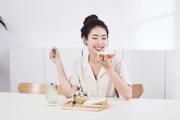 Summer Lifestyle Korean Asian Young Woman Smiling Brunch — Stock Photo, Image
