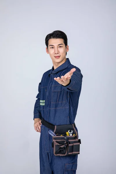 Millennials Gen Coreano Asiático Jovem Site Staff Hand Motion — Fotografia de Stock