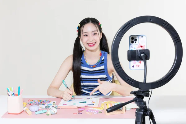 Вінтажний Y2K Ретро Концепція Фото Корейської Азіатської Милої Жінки Знімає — стокове фото
