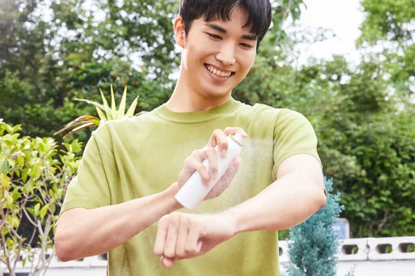 Summer Lifestyle Korean Asian Young Man Mosquito Repellent — 图库照片