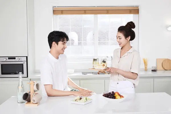 Summer Lifestyle Korean Asian Young Couple Preparing Meal — Stok fotoğraf