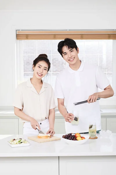 Summer Lifestyle Korean Asian Young Couple Cooking Kitchen —  Fotos de Stock