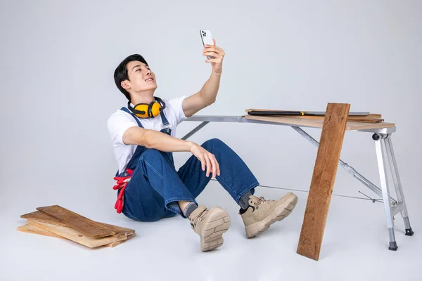 Millennials Gen Coreano Asiatico Giovane Falegname Taking Selfie — Foto Stock
