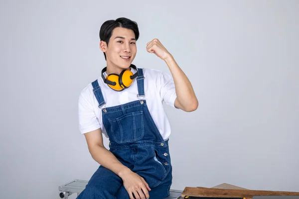 Millennials Gen Coreano Asiático Joven Carpintero Con Movimiento Mano — Foto de Stock