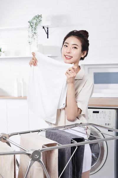Summer Lifestyle Korean Asian Young Woman Smelling Laundry — Zdjęcie stockowe