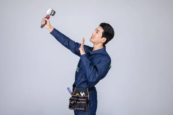 Milenyum Jenerasyonu Koreli Asyalı Genç Adam Site Çalışanları Çekim Yapıyor — Stok fotoğraf