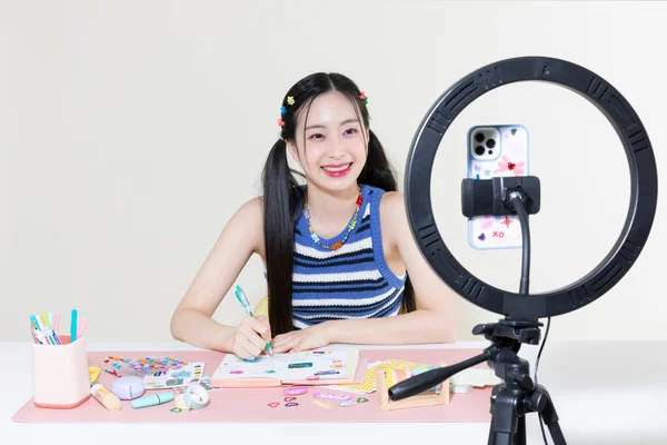Вінтажний Y2K Ретро Концепція Фото Корейської Азіатської Милої Жінки Знімає — стокове фото