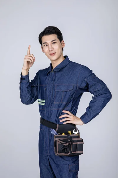 Millennials Gen Korean Asian Young Man Site Staff Hand Geste — Stockfoto