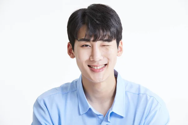 Корейський Азіатський Молодий Чоловік Підморгнув Посміхнувся — стокове фото