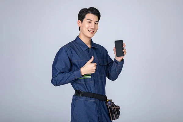 Millennials Gen Coreano Asiático Joven Personal Del Sitio Con Teléfono — Foto de Stock