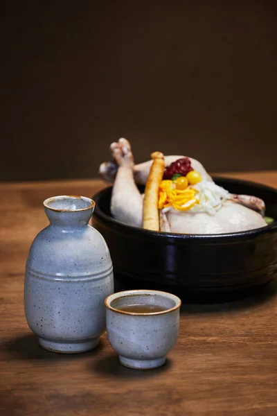 Korean Traditional Food Samgyetang Chicken Soup Ginseng Korean Traditional Alcohol — Stock Photo, Image