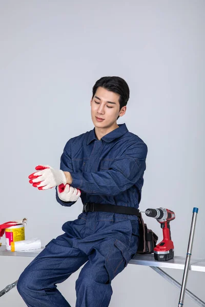 Millennials Gen Korean Asian Young Man Cotton Work Gloves — Stock Photo, Image