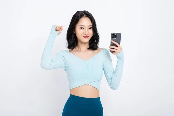 健康美のコンセプト写真韓国人アジア人の美人が自撮り鏡を持って — ストック写真