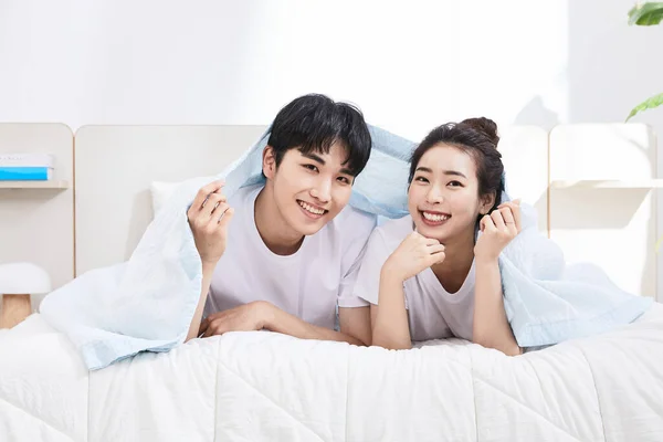 Summer Lifestyle Korean Asian Young Couple Bed — Stock Photo, Image