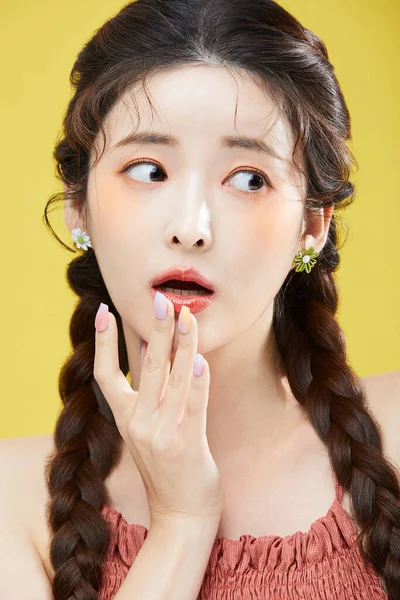 Beauty Concept Photo Korean Asain Όμορφη Γυναίκα Έκπληκτη Έκφραση Φόντο — Φωτογραφία Αρχείου