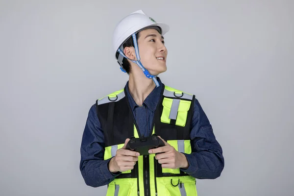 Millennials Gen Coreano Asiático Jovem Site Staff Controlling Drone Studio — Fotografia de Stock