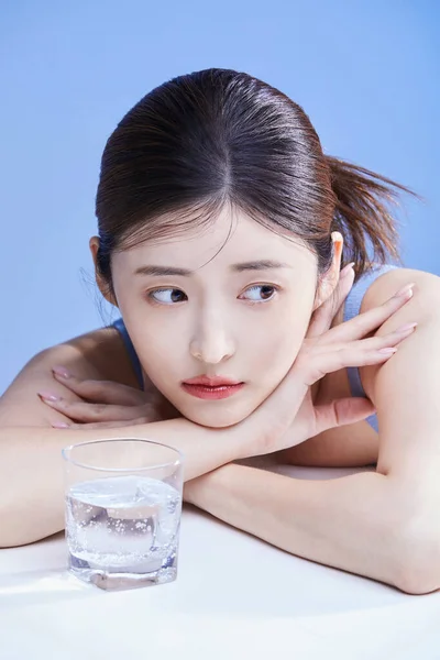 Skönhet Koncept Foto Koreanska Asain Vacker Kvinna Liggande Med Hakan — Stockfoto