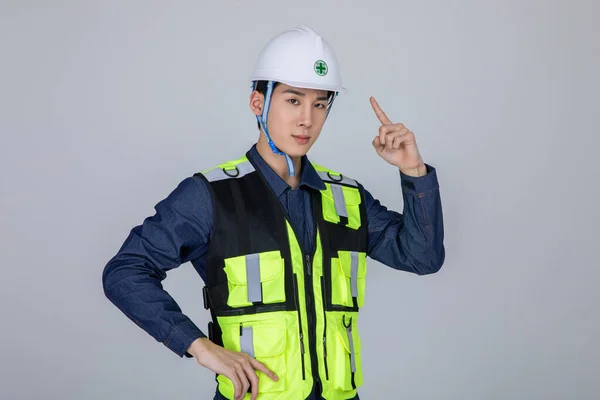 Milenyum Jenerasyonu Koreli Asyalı Genç Adam Site Personeli Güvenlik Kaskı — Stok fotoğraf