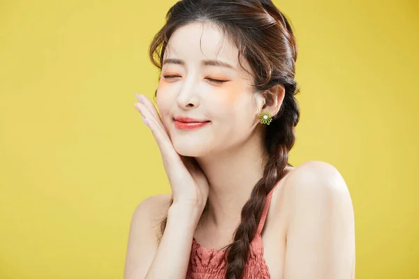 Beauty Concept Photo Korean Asain Όμορφη Γυναίκα Ξεκουράζει Πηγούνι Της — Φωτογραφία Αρχείου