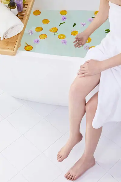 Concepto Belleza Foto Coreana Asain Hermosa Mujer Sentada Una Bañera — Foto de Stock