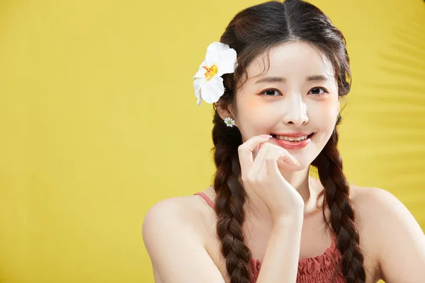 Ομορφιά Έννοια Φωτογραφία Του Κορεάτη Asain Όμορφη Γυναίκα Λουλούδι Στα — Φωτογραφία Αρχείου