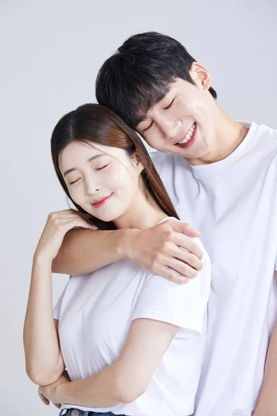 Korean Asian Young Couple Eyes Closed Studio Background — Stock Photo, Image