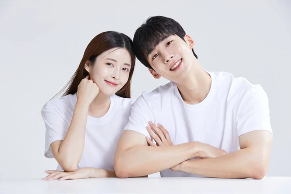 Korean Asian Young Couple Sitting Heads Leaning Each Other Studio — Stock Photo, Image