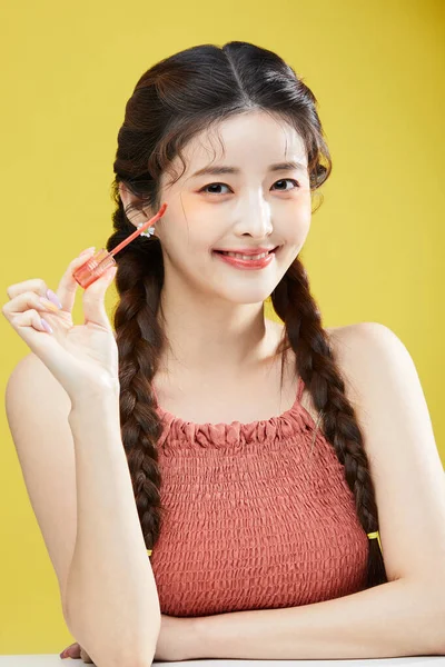 Beauty Concept Photo Korean Asain Beautiful Woman Holding Lipgloss Studio — Stock Photo, Image