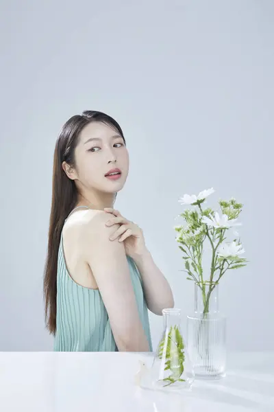 Koreli Güzel Bir Kadının Kozmetik Fotoğrafının Güzelliği — Stok fotoğraf
