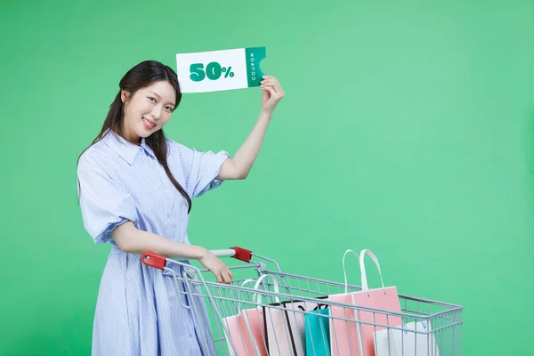 Zöld Fogyasztó Bevásárlókocsi Bevásárló Táskák Kép Egy Koreai Ázsiai Gyönyörű — Stock Fotó