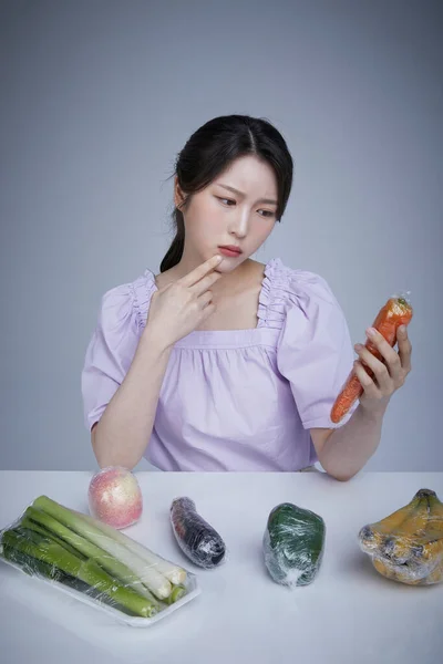 Plastic Wrap Korean Asain Beautiful Woman Contemplating Looking Plastic Wrapped — Stock Photo, Image