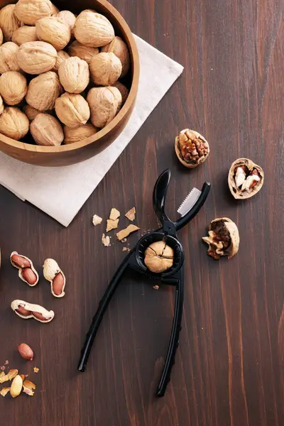 Walnuts Filled Bowl Nutcracker Next Them — Stock Photo, Image