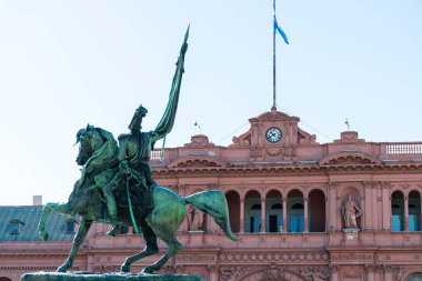 Buenos Aires, 29 Nisan 2023: General Belgrano Anıtı ve Hükümet Evi (Casa Rosada). İllüstrasyon içeriği.