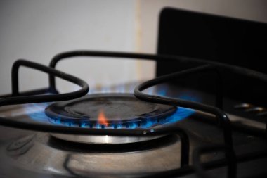 Ocak ocağından çıkan doğal gaz alevi..