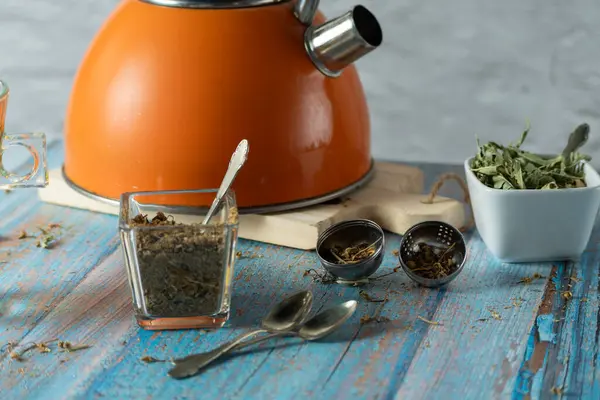 Papatya çayı ve limon verbena bitkisine özel bir yaklaşım..
