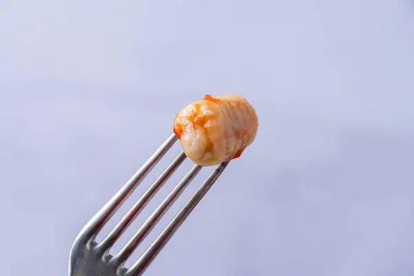 Domates soslu gnocchi ile çatal..