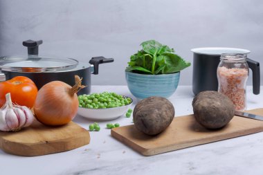 Mutfak için sebze ve malzemeler..