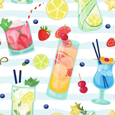 Kusursuz kokteyller ve çizgili arka planda meyve desenleri. Yaz parlak tasarımı duvar kağıdı, web sayfası arkaplanı, ambalaj kağıdı, kumaş için kullanılabilir.