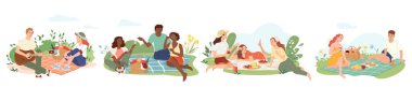 İnsanlar dışarıda çimlerde piknik yapıyor. Arkadaşlar ve çiftler yaz parkında battaniye ve içeceklerle dinleniyorlar. Pankart, kart, poster, baskı veya web sitesi için tasarım ögesi. Düz vektör çizimleri