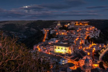 Ragusa İbla 'daki şehir manzarası, Sicilya, İtalya.