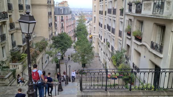 Paryż Francja Października 2022 Wielu Turystów Schodzi Schodach Montmartre Paryż — Wideo stockowe