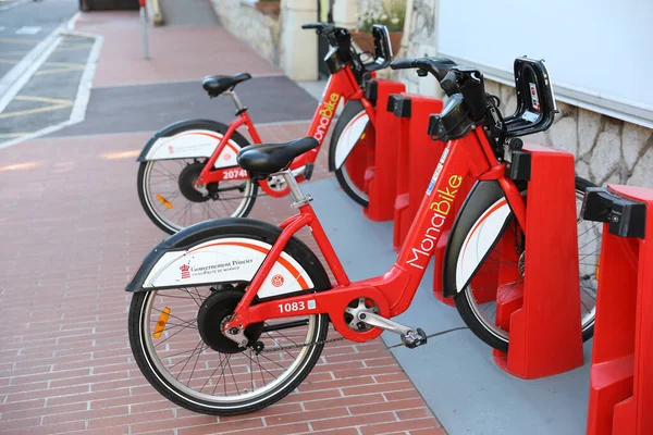 Montecarlo Mónaco Abril 2023 Dos Bicicletas Eléctricas Monabike Atracadas Sus — Foto de Stock