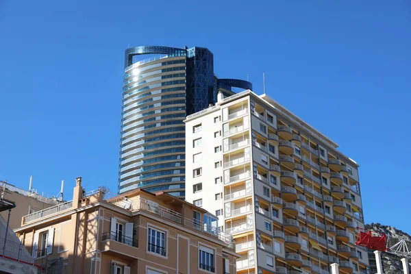 モナコのモンテカルロにある3つの住宅ビルの魅力的なコントラストは それぞれの建物の高さがその年齢と相関しており 最近では背が高くなっています — ストック写真