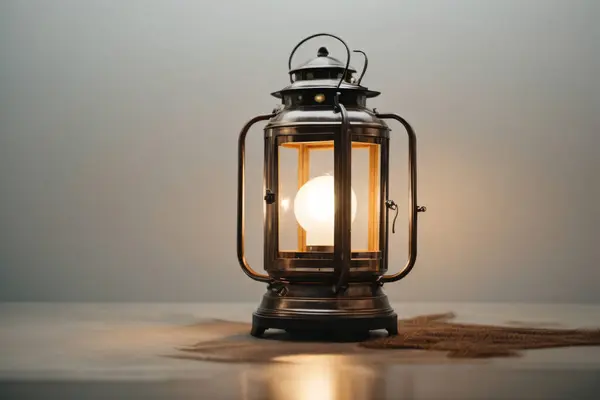 Kaliteli klasik fener, kahverengi fener, parlayan ve parlak fener.